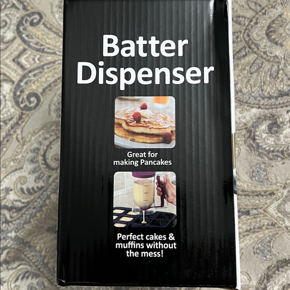 Batter Dispenser with Pink Lid New in box. Holds 4 cups - Picture 3 of 7